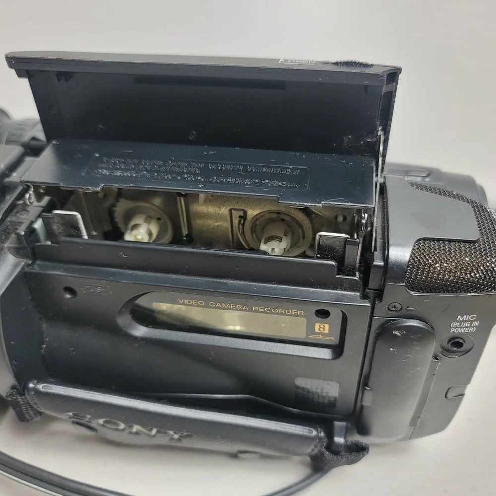 Sony Video Hi-8 Handycam CCD-TR400 Camcorder As Is NO work selling just for part